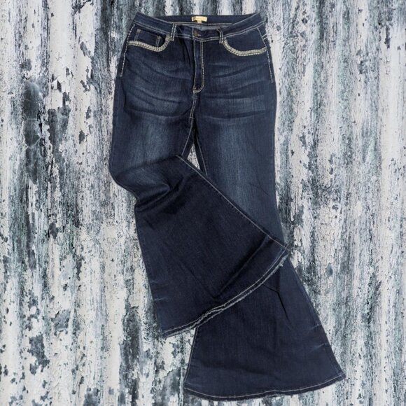 NEW JEANS, FLARES, BOUTIQUE LAINEY WILSON STYLE - Picture 1 of 3